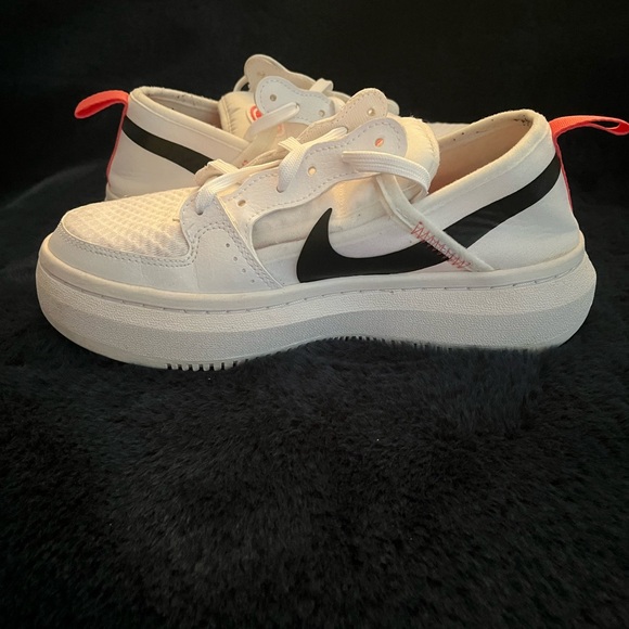 Nike(WMNS) Court Vision ALTA 'White Black Coral' - Picture 5 of 7